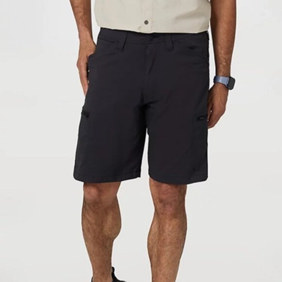 Wrangler Outdoor All Terrain Black Cargo Shorts NWT Size 48 - Picture 1 of 14